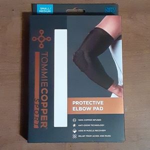 Tommie Copper protective elbow pad